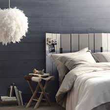 Cette tête de lit doit toute son originalité aux couleurs différentes des planches de palette qui forme un joli patchwork. 11 Idees Deco Avec Des Palettes En Bois Visite Deco