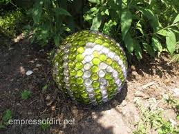 Diy Decorative Garden Balls Garden Globes Garden Art Projects Garden Art