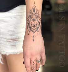 Tatuagem De Mandala 60 Ideias Com O Simbolo Repleto De Significado Tatuagem Mandala Tatuagem Feminina Braco Tatuagem