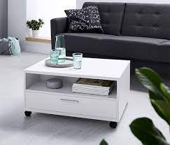 Ein couchtisch mit rollen eignet sich also besonders, wenn man einen mobilen tisch wünscht, der vielseitig einsetzbar ist und nach belieben. Stauraum Couchtisch Auf Rollen Online Bestellen Bei Tchibo 369075
