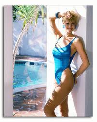 Markie post grew up in walnut creek, california and started her career on films and tv shows, such as card sharks (1978) and the new card sharks (1986) and went on to even produce such projects as double dare (1976) and has made appearances on such television projects as 1st to die (2003), e! Ss3392532 Filmbild Von Markie Post Promi Fotos Und Poster Bei Starstills Com Kaufen