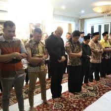 Kata kata mutiara, kata2 baper gus miftah. Deddy Corbuzier Dikritik Netizen Saat Salat Berjemaah Ini Respons Bijak Gus Miftah Hot Liputan6 Com