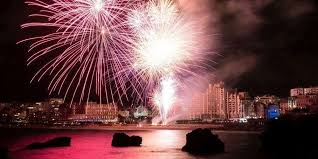 Il est conseillé de ne pas se rendre sur le site. Pays Basque Ou Voir Les Feux D Artifice Du 14 Juillet Sur La Cote