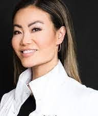 Lisa Dease's Instagram, Twitter & Facebook