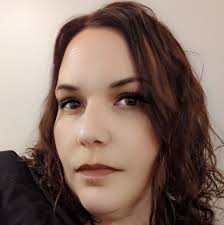 Are there income tax places that prepare taxes and deduct fees from refunds?