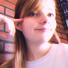 Zoe Lauer's Instagram, Twitter & Facebook