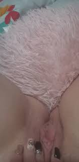 Se masturbeaza la păsărica