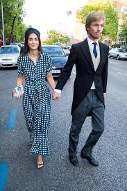 Hand In Hand Zur Hochzeit Ihrer Freunde Maria Vega Penichet Fierro Und Fernando Ramos De Lucas In Madrid Alessandra De Osma Fashion Street Style Elegant Style