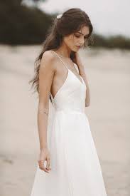 Im kleider.store kannst du kleider günstig online kaufen und dabei noch unter vielen designern vergleichen. Strandhochzeit Brautkleid Fliessendes Hochzeitskleid Aus Spitze Brautmode Brautkleid Braut