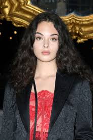 Актриса по‑прежнему соглашается на съемки в кино, участвует в нескромных фотосессиях и блистает на красных дорожках (правда, сейчас всю светскую хронику свела к нулю пандемия коронавируса). Monika Beluchchi Foto V Yunosti Oj Huarache Shop Ru