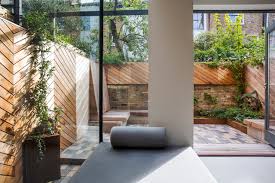 Even a small garden can become a haven for birds and butterflies when you choose flowers they prefer. Small Rear Garden For A Terraced House Minimalistisch Patio London Von Town And Country Gardens