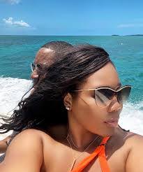 Shauna Davidson's Instagram, Twitter & Facebook