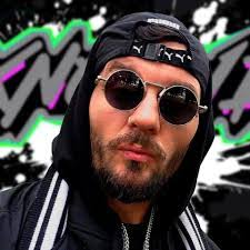 Nina Nason's Instagram, Twitter & Facebook