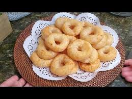 Biscoito De Polvilho Assado No Forno A Lenha Ola Pessoal Neste Video Irei Explicar Como Fazer Rosquinhas De Polvilho Ingredientes 2 Xicaras De Polvil Em 2020 Rosquinhas Rosquinha De Polvilho Polvilho