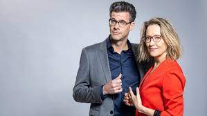 Beide presentatoren, die wekelijks de woensdagavond op zich nemen, krijgen een 7,3 als rapportcijfer. Bevestigd Alle Op1 Presentatoren Mogen Blijven Superguide