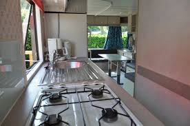 Présente dans de nombreuses cuisines, cette couleur est souvent jugée. Cuisine Couloir Kitchen Corridor Simply Eco Picture Of Camping International Le Raguenes Plage Nevez Tripadvisor