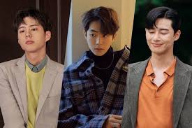 Model yang sesuai dengan jenis rambut dan struktur. Gaya Rambut Pria Terbaru 10 Idol Korea Ini Tampil Kece Dengan Comma Hair Okezone Lifestyle