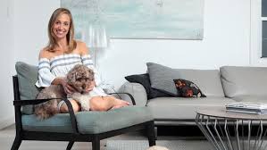 I always credit kathy levine with teaching me about fine jewelry, and lisa, with fashion. Popular Vet Dr Lisa Chimes Is Serious About Living With Pets Daily Telegraph