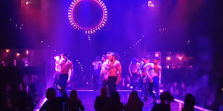The guys aren't bottomless but the prosecco is. Magic Mike Live Berlin Eventbericht Lippenbekenntnisse