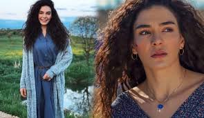 When her mother discovered that she was pregnant with her, she went with her father to give him the news, he did not take it very well and asked her to have an abortion, which zehra şadoğlu refused. Uyphlddinrpu7m