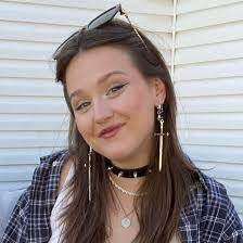 Elaina Peterson's Instagram, Twitter & Facebook