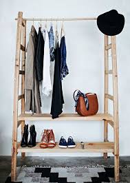 1001 Idees Pour Organiser Ses Vetements Avec Un Dressing Fait Maison Dressing Fait Maison Petit Meuble Rangement Rangement Vetement