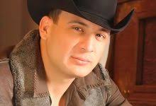 Hay una Sencilla Conexión “A Través Del Vaso” con Banda Los Sebastianes