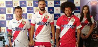 Con los kits, diseñados por la marca local onefit, el club tortero intentará nuevamente sobrevivir en la primera división del fútbol chileno. Curico Unido Presento En Sociedad Camiseta Para Temporada 2019 Radio Condell La Radio De Curico