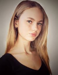 Carly Connors's Instagram, Twitter & Facebook