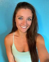 Amanda Kenny's Instagram, Twitter & Facebook