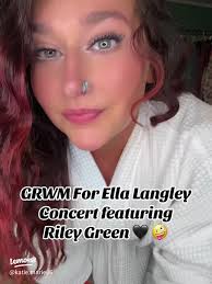 Ella Langley's Gorgeous Lip Combo Revealed!