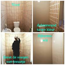 eerst de voegen met een kwast daarna rollen verf komt vd action low budget wc make over huis opknappen budget badkamer tegelverf badkamer opknappen