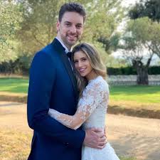 May 24, 2021 · pau gasol se ha puesto romántico con su mujer, la periodista estadounidense catherine mcdonnell, que cumplía años este domingo. Pau Gasol Bio Salary Net Worth Married Affair Dating Children Girlfriend Career Facts