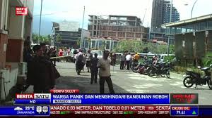 Bmkg mencatat terdapat 28 kali gempa susulan pascagempa 7,1 skala richter (sr) di maluku utara dan manado, sulawesi utara (sulut). Bangunan Hotel Di Manado Roboh Akibat Gempa Youtube