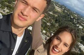 10 Potret Cinta Laura dan Arya Vasco di Amerika, Pamer Kemesraan Bikin  Curiga Resmi Pacaran