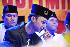 Check spelling or type a new query. Biodata Gus Azmi Profil Biografi Fakta Unik Lagu