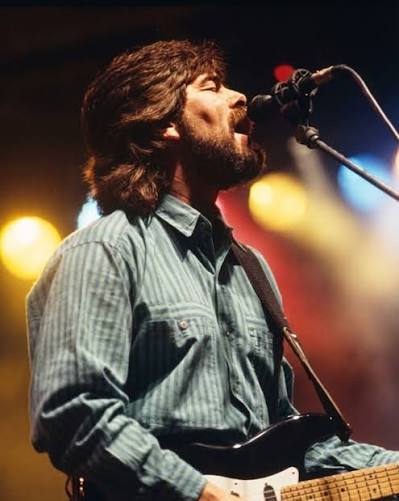 After 50 years away from that tiny stage, Randy Owen quietly began singing the very first song that launched his journey—and within seconds, the entire crowd fell silent. As his familiar voice