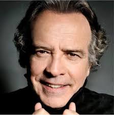 Adoro ascoltare le bugie quando conosco la verità.