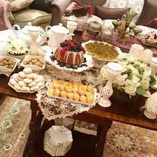 منى قبوري on instagram وهنا الكيكة متألقة وسط طاولة الضيافة في يوم من الأيام table decorations cheese board food