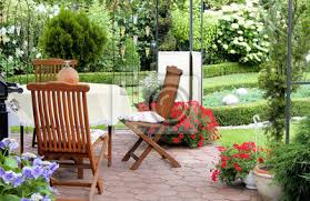 Meistens besteht die anforderung an blumen für den garten in einer zuverlässigen und möglichst langen blütezeit, damit viele verschiedene blüten die gartengestaltung nachhaltig prägen. Schoner Garten Mit Varios Pflanzen Und Blumen Fototapete Fototapeten Ein Gutes Gefuhl Trimmen Zuteilung Myloview De