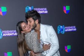 Por finnnn un lugar pa hacer mis chistes Sebastian Yatra Y Su Novia Tini Encendieron Los Premios Juventud