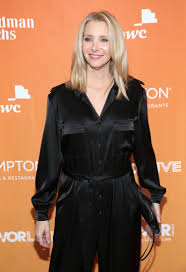 She plays the role of phoebe buffay and her twin sister, ursula, on friends. Lisa Kudrow Opens Up About Her Body Insecurity On The Friends Set Vogue