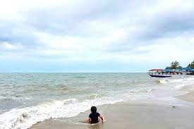 Medan also has a couple of theme parks where visitors can enjoy a variety of fun rides. Pantai Cermin Medan