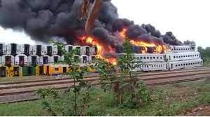 Penolong pengarah operasi jabatan bomba dan penyelamat malaysia. Kuburan Kereta Api Di Stasiun Purwadadi Subang Terbakar Regional Liputan6 Com