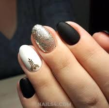 For a cool touch, just do a line of polkadots around the edge of your nail. 45 Cute And Simple Nail Art For School Easy Nail Art Simple Nails School Nails