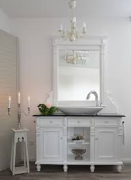 Die steine und das holz im interieur erinnern an den landhausstil. Bellemaison Grosser Landhaus Waschtisch Mit Spiegelaufsatz Von Badmobel Landhaus Land Un Shabby Chic Badezimmer Badezimmereinrichtung Badezimmer Ideen Wohnung