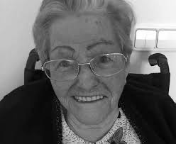 Isabel Díaz Ayuso recibe a un grupo de mayores de Amavir en la sede de la  presidencia de Madrid