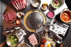 Traditional Korean Bbq Table In Addition To Various Garnishes The Ingredients Include Thinly Sliced Brisket Pork Jowl R Food Korean Bbq Restaurant Korean Bbq