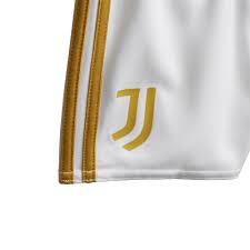 After clinching their 9th straight serie a title, show your support for the old lady throughout the 20/21 season with the juventus home kit made by adidas. Adidas Juventus Home Mini Kit 20 21 White Goalinn