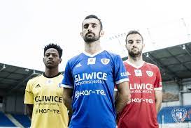 Jun 18, 2021 · nie wszystkie krzesełka na stadionach euro 2020 mogą być już wypełnione, ale mimo to na trybunach nie brakuje tysięcy kibiców. Piast Gliwice Na Twitterze Tak Prezentuja Sie Stroje Na Nowy Sezon Domowe Wyjazdowe Trzeci Komplet Wiecej Https T Co U6wre5mi5r